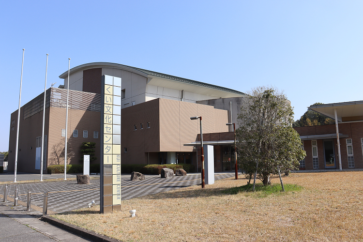 平畑建設が建設に携わった三原市久井町立図書館